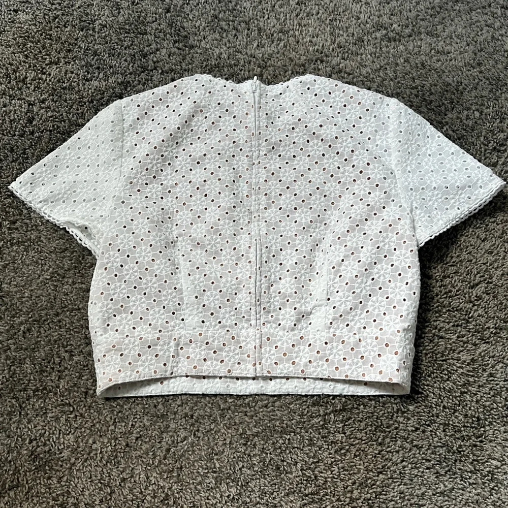 Michael Kors Women's Geo Eyelet Cropped Short Sleeve Top White Size 4 - Picture 3 of 4